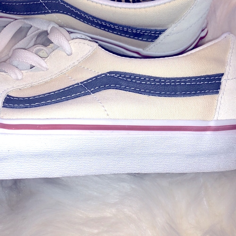 VANS - Picture 5 of 8